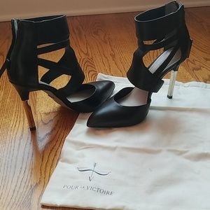 Pour la Victoire Black shoes